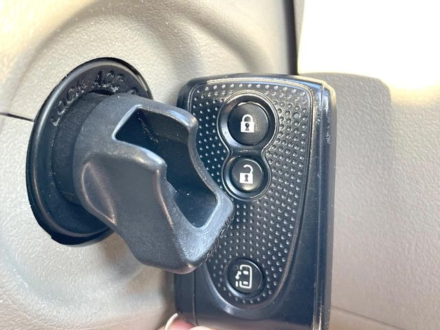 �y�L�[�t���[�V�X�e���z�J�o����|�P�b�g�ɓ��ꂽ�܂܂ł��h�A�̎{���E�������\�ȃX�}�[�g�L�[�𑕔��B�G���W���̃I���E�I�t�����J�M�����o���K�v����������Ƃ��Ă��֗��ł���