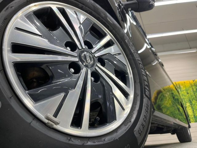 �y�����A���~�z�C�[���z�f�U�C�����̍��������A���~�z�C�[���𑕒����Ă���܂��B�e��ЊO�A���~�z�C�[����A�X�^�b�h���X�^�C�����戵�����Ă���܂��B���񂲑��k����������