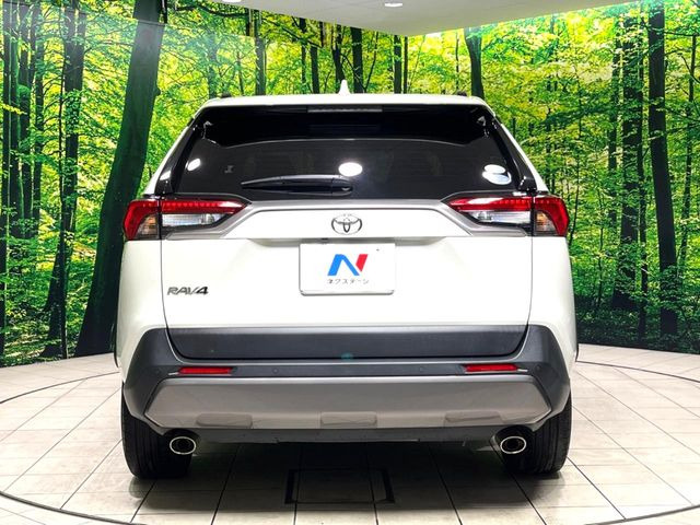 安心の最長10年・走行無制限保証(有償)をご用意。保証内容も充実はもちろん、無料点検&オイル交換や、年中無休の全国・24時間ロードサービスも付帯されておりますのでご安心下さい。