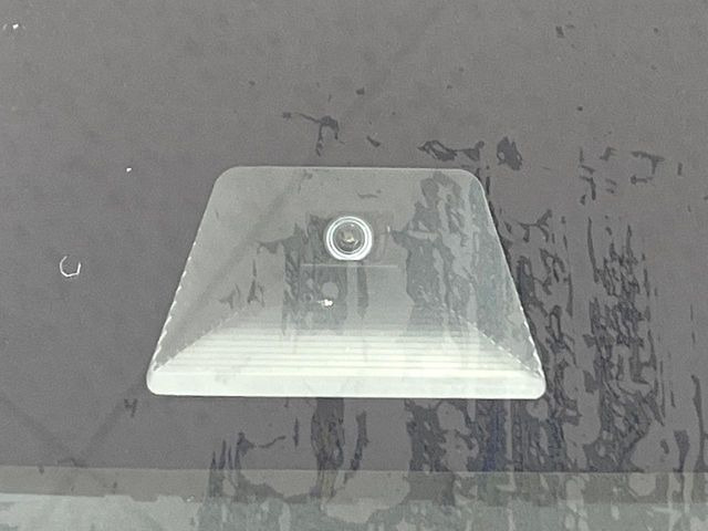 �y�z���_�Z���V���O�z���s���ɑO���̎ԗ�����F�����A�Փ˂������Ȏ��͌x��ƃu���[�L�ŏՓˉ���Ɣ�Q�y�����A�V�X�g�B�����S�Ƀh���C�u�����y���݂��������܂��B