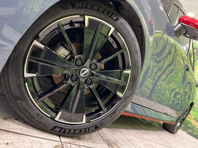 �y����17�C���`�A���~�z�C�[���z�O�ςɃ}�b�`���������A���~�z�C�[���𑕒����Ă���܂��B�e��ЊO�A���~�z�C�[����A�X�^�b�h���X�^�C�����戵�����Ă���܂��B���񂲑��k����������