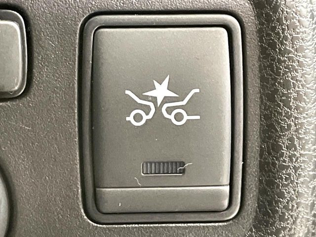 �y�G�}�[�W�F���V�[�u���[�L�z���s���ɑO���̎ԗ�����F�����A�Փ˂������Ȏ��͌x��ƃu���[�L�ŏՓˉ���Ɣ�Q�y�����A�V�X�g�B�����S�Ƀh���C�u�����y���݂��������܂��B