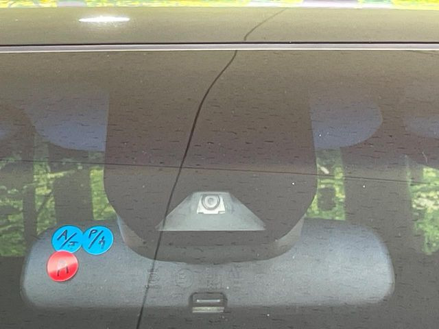 �y�z���_�Z���V���O�z���s���ɑO���̎ԗ�����F�����A�Փ˂������Ȏ��͌x��ƃu���[�L�ŏՓˉ���Ɣ�Q�y�����A�V�X�g�B�����S�Ƀh���C�u�����y���݂��������܂��B