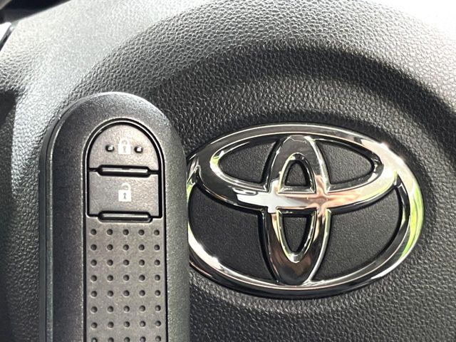 �y�L�[�t���[�V�X�e���z�J�o����|�P�b�g�ɓ��ꂽ�܂܂ł��h�A�̎{���E�������\�ȃX�}�[�g�L�[�𑕔��B�G���W���̃I���E�I�t�����J�M�����o���K�v����������Ƃ��Ă��֗��ł���