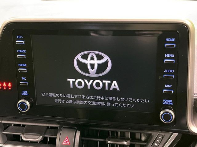 �y8�C���` �f�B�X�v���C�I�[�f�B�I�z���ʂ̃f�B�X�v���C��AppleCarPlay��AndroidAuto�����p�\�B�傫�ȉ�ʂŃX�}�z�i�r�A�v���������p���������܂���