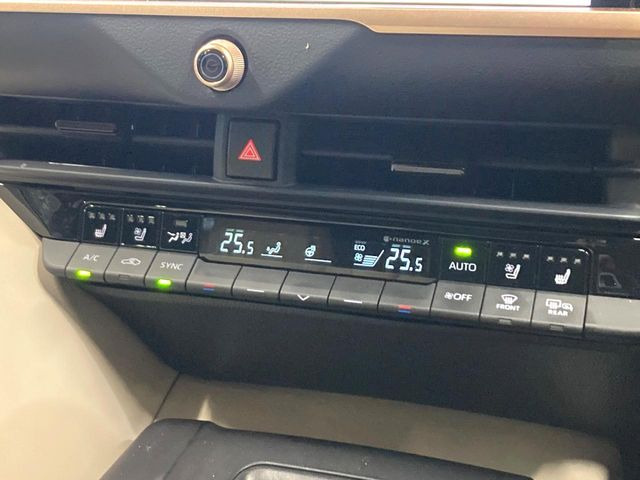 【シートベンチレーション】夏場は涼しい風でお尻や背中の熱やムレを防ぎ、冬はエアコンよりも早く温まってポカポカに!季節を問わず快適に過ごせます。