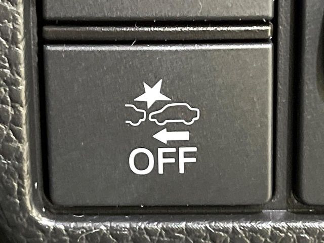 �y�z���_�Z���V���O�z���s���ɑO���̎ԗ�����F�����A�Փ˂������Ȏ��͌x��ƃu���[�L�ŏՓˉ���Ɣ�Q�y�����A�V�X�g�B�����S�Ƀh���C�u�����y���݂��������܂��B