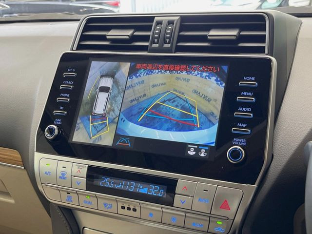 �y�p�m���~�b�N�r���[���j�^�[�z��p�̃J�����ɂ��A�ォ�猩���낵���悤�Ȏ��_��360�x�N���}�̎��͂��m�F���邱�Ƃ��ł��܂������p�������m�F���₷���A�����ꏊ�ł̐؂�Ԃ��⒓�Ԃ��X���[�Y�ɍs���܂��B