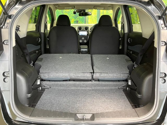 後席を格納すると、これだけの広さが!シーンに合わせたシートアレンジで、大きな荷物も積むことが出来ます♪
