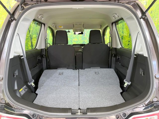 ���i�̂���������ʋ΁A���}���ɏ\���ȉ׎��X�y�[�X���m�ۂ��Ă���܂��B�Z�J���h�V�[�g��|���ƁA�傫�ȉו��̐ύڂ��\�ł���