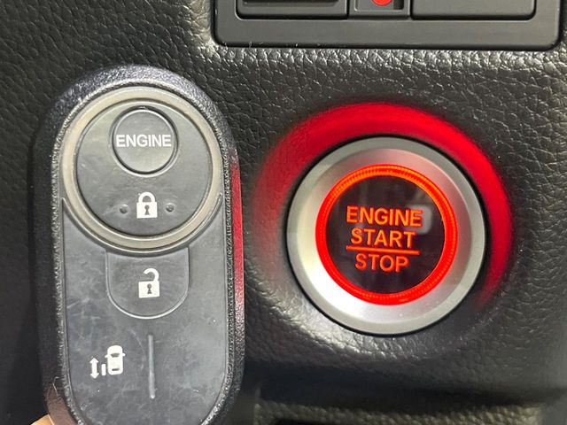 �yHonda�X�}�[�g�L�[�z�J�o����|�P�b�g�ɓ��ꂽ�܂܂ł��h�A�̎{���E�������\�ȃX�}�[�g�L�[�𑕔��B�G���W���̃I���E�I�t�����J�M�����o���K�v����������Ƃ��Ă��֗��ł���