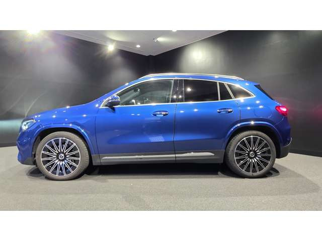 GLAクラスGLA200d 4マチック AMGラインパッケージ 4WD