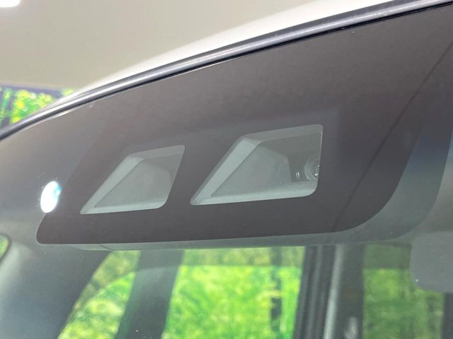 �y�X�}�[�g�A�V�X�g�z���s���ɑO���̎ԗ�����F�����A�Փ˂������Ȏ��͌x��ƃu���[�L�ŏՓˉ���Ɣ�Q�y�����A�V�X�g�B�����S�Ƀh���C�u�����y���݂��������܂��B