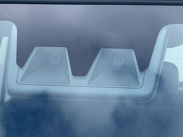 �y�X�}�[�g�A�V�X�g�z���s���ɑO���̎ԗ�����F�����A�Փ˂������Ȏ��͌x��ƃu���[�L�ŏՓˉ���Ɣ�Q�y�����A�V�X�g�B�����S�Ƀh���C�u�����y���݂��������܂��B