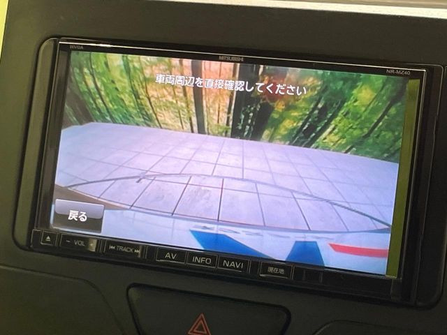 【バックカメラ】駐車時に後方がリアルタイム映像で確認できます。大型商業施設や立体駐車場での駐車時や、夜間のバック時に大活躍!運転スキルに関わらず、今や必須となった装備のひとつです!