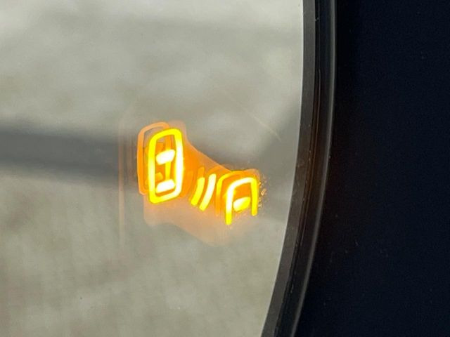 �y�u���C���h�X�|�b�g���j�^�[�z���s���A�h�A�~���[�̎��p�ɂȂ�₷���ӏ��Ɍ㑱�Ԃ��ڋ߂���ƃT�C�h�~���[�t�߂Ɍx����\���A�h���C�o�[�ɒ��ӊ��N�����Ă���܂��B