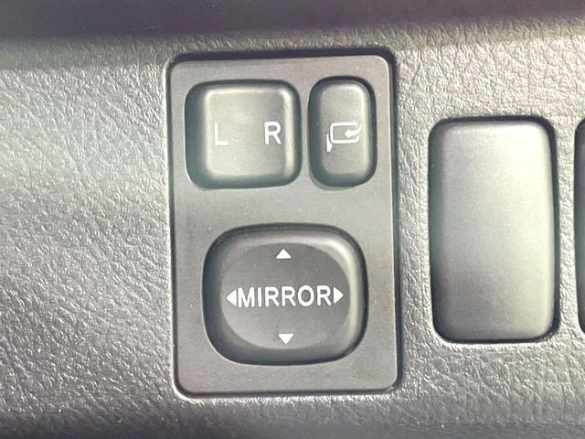 �y�d���i�[�~���[�z�T�C�h�~���[�͓d���i�[���ƂȂ��Ă���A�������ԏ�ł��L�Y�������X�N��}�����܂��B