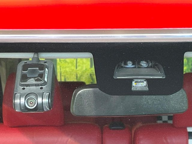 �y�z���_�Z���V���O�z���s���ɑO���̎ԗ�����F�����A�Փ˂������Ȏ��͌x��ƃu���[�L�ŏՓˉ���Ɣ�Q�y�����A�V�X�g�B�����S�Ƀh���C�u�����y���݂��������܂��B