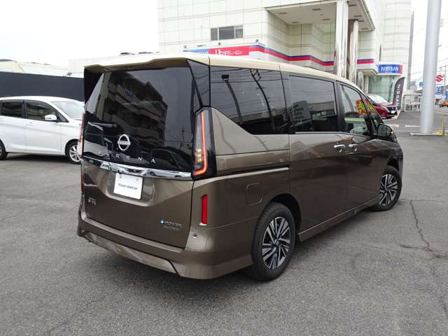 セレナ1.4 e-4ORCE ハイウェイスターV 4WD