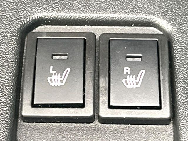 【シートヒーター】寒い日に重宝するシートヒーター!エアコンより早く温まってくれるので寒がりの人も安心ですね♪エアコンの温風は乾燥するから苦手、という方にもをおすすめです。