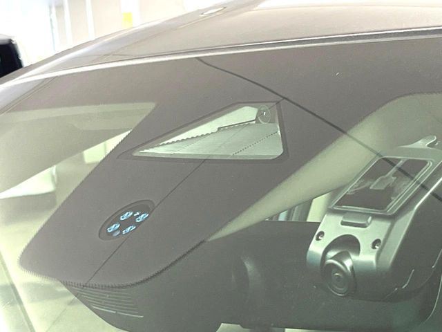 �y�z���_�Z���V���O�z���s���ɑO���̎ԗ�����F�����A�Փ˂������Ȏ��͌x��ƃu���[�L�ŏՓˉ���Ɣ�Q�y�����A�V�X�g�B�����S�Ƀh���C�u�����y���݂��������܂��B