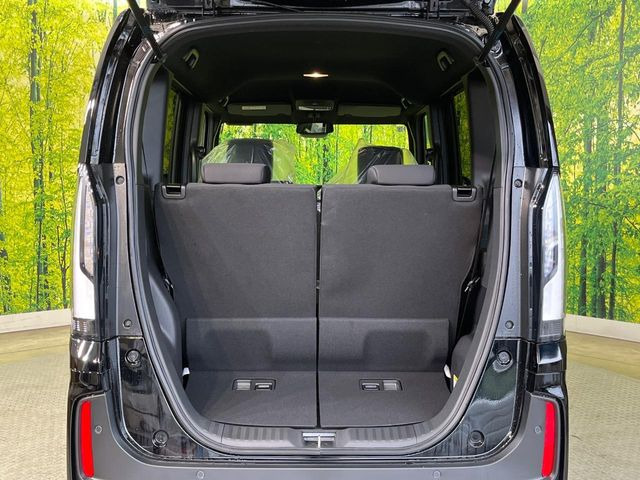 ���i�̂���������ʋ΁A���}���ɏ\���ȉ׎��X�y�[�X���m�ۂ��Ă���܂��B�Z�J���h�V�[�g��|���ƁA�傫�ȉו��̐ύڂ��\�ł���