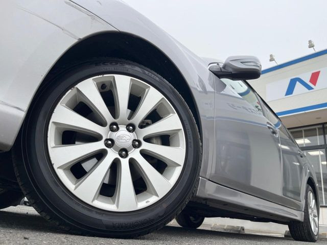 �y����17�C���`�A���~�z�C�[���z�O�ςɃ}�b�`���������A���~�z�C�[���𑕒����Ă���܂��B�e��ЊO�A���~�z�C�[����A�X�^�b�h���X�^�C�����戵�����Ă���܂��B���񂲑��k����������