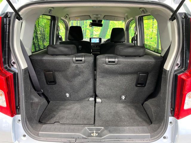 ���i�̂���������ʋ΁A���}���ɏ\���ȉ׎��X�y�[�X���m�ۂ��Ă���܂��B�Z�J���h�V�[�g��|���ƁA�傫�ȉו��̐ύڂ��\�ł���