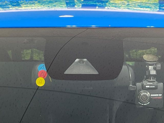 �y�g���^�Z�[�t�e�B�Z���X�z���s���ɑO���̎ԗ�����F�����A�Փ˂������Ȏ��͌x��ƃu���[�L�ŏՓˉ���Ɣ�Q�y�����A�V�X�g�B�����S�Ƀh���C�u�����y���݂��������܂��B