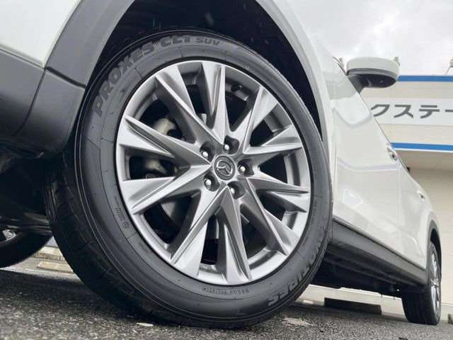 �y����19�C���`�A���~�z�C�[���z�O�ςɃ}�b�`���������A���~�z�C�[���𑕒����Ă���܂��B�e��ЊO�A���~�z�C�[����A�X�^�b�h���X�^�C�����戵�����Ă���܂��B���񂲑��k����������