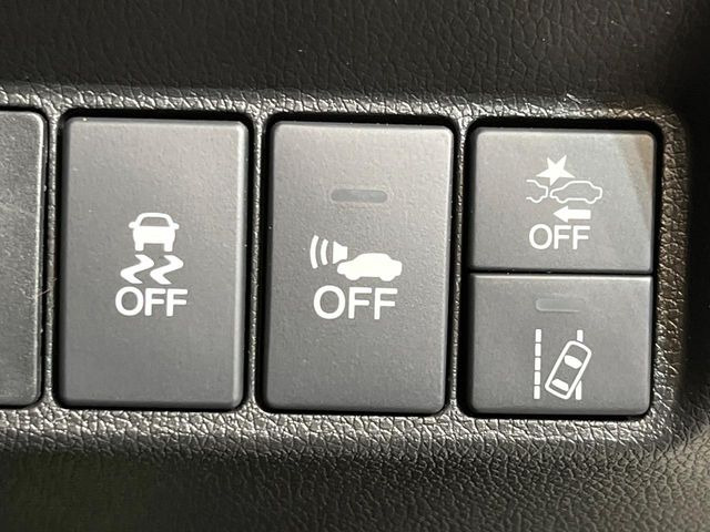 �y�z���_�Z���V���O�z���s���ɑO���̎ԗ�����F�����A�Փ˂������Ȏ��͌x��ƃu���[�L�ŏՓˉ���Ɣ�Q�y�����A�V�X�g�B�����S�Ƀh���C�u�����y���݂��������܂��B