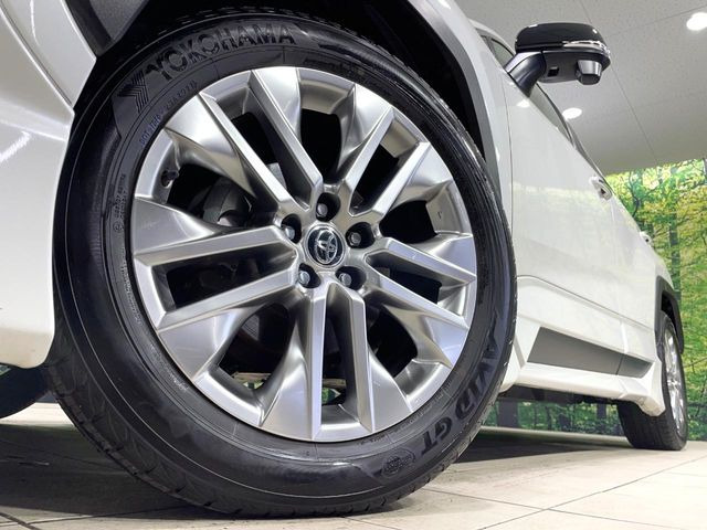 【純正19インチアルミホイール】外観にマッチした純正アルミホイールを装着しております。各種社外アルミホイールや、スタッドレスタイヤも取扱いしております。是非ご相談ください♪