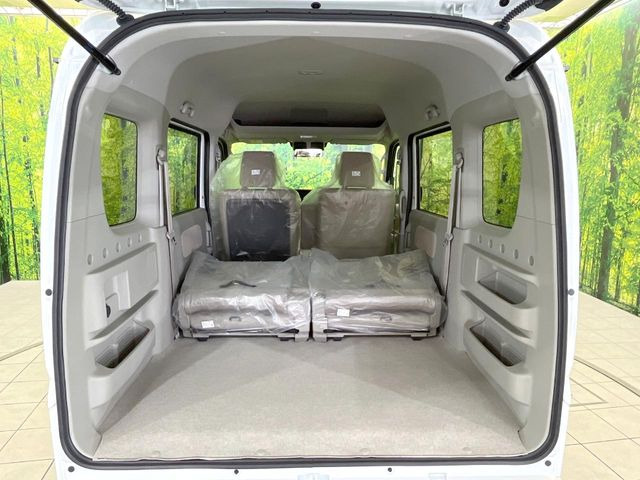 ���i�̂���������ʋ΁A���}���ɏ\���ȉ׎��X�y�[�X���m�ۂ��Ă���܂��B�Z�J���h�V�[�g��|���ƁA�傫�ȉו��̐ύڂ��\�ł���