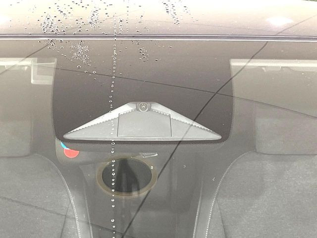 �y�z���_�Z���V���O�z���s���ɑO���̎ԗ�����F�����A�Փ˂������Ȏ��͌x��ƃu���[�L�ŏՓˉ���Ɣ�Q�y�����A�V�X�g�B�����S�Ƀh���C�u�����y���݂��������܂��B