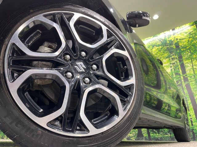 【純正17インチアルミホイール】外観にマッチした純正アルミホイールを装着しております。各種社外アルミホイールや、スタッドレスタイヤも取扱いしております。是非ご相談ください♪