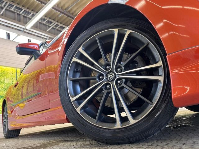 �y����17�C���`�A���~�z�C�[���z�O�ςɃ}�b�`���������A���~�z�C�[���𑕒����Ă���܂��B�e��ЊO�A���~�z�C�[����A�X�^�b�h���X�^�C�����戵�����Ă���܂��B���񂲑��k����������