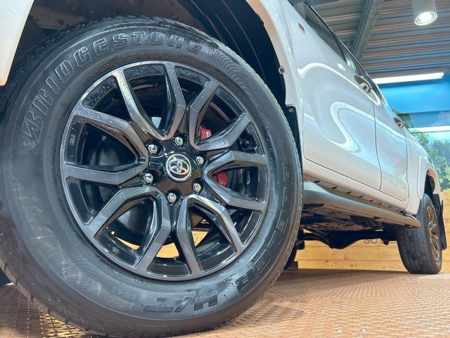 �y����18�C���`�A���~�z�C�[���z�O�ςɃ}�b�`���������A���~�z�C�[���𑕒����Ă���܂��B�e��ЊO�A���~�z�C�[����A�X�^�b�h���X�^�C�����戵�����Ă���܂��B���񂲑��k����������