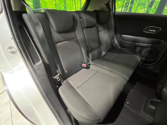 後部座席も気になるようなキズ・汚れやへたり等、大きなダメージはなく、良好な状態です。