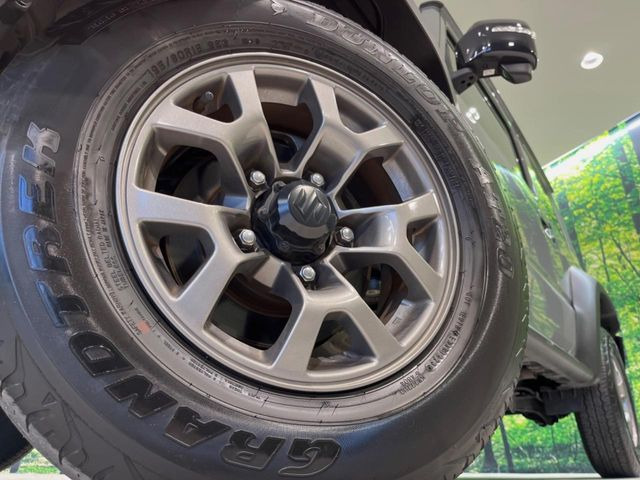 【純正15インチアルミホイール】外観にマッチした純正アルミホイールを装着しております。各種社外アルミホイールや、スタッドレスタイヤも取扱いしております。是非ご相談ください♪