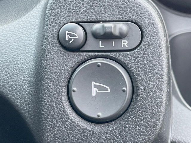 �y�d���i�[�~���[�z�T�C�h�~���[�͓d���i�[���ƂȂ��Ă���A�������ԏ�ł��L�Y�������X�N��}�����܂��B