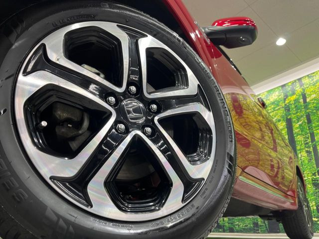 【純正17インチアルミホイール】外観にマッチした純正アルミホイールを装着しております。各種社外アルミホイールや、スタッドレスタイヤも取扱いしております。是非ご相談ください♪