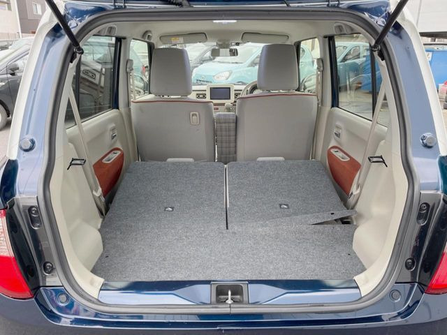 ���i�̂���������ʋ΁A���}���ɏ\���ȉ׎��X�y�[�X���m�ۂ��Ă���܂��B�Z�J���h�V�[�g��|���ƁA�傫�ȉו��̐ύڂ��\�ł���