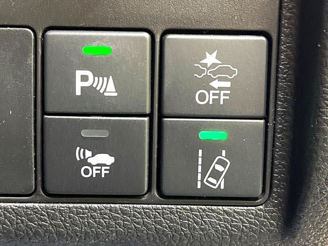 �y�z���_�Z���V���O�z���s���ɑO���̎ԗ�����F�����A�Փ˂������Ȏ��͌x��ƃu���[�L�ŏՓˉ���Ɣ�Q�y�����A�V�X�g�B�����S�Ƀh���C�u�����y���݂��������܂��B