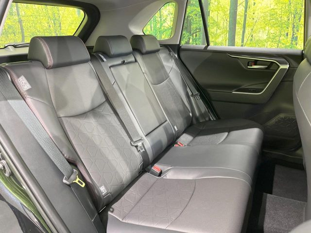 高品質なオリジナルフロアマットもオプションにてご用意しております。お好きなデザインやカラーをお車に合わせて選んでいただくことができます♪