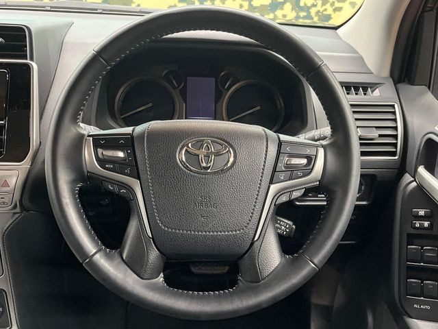 �y�����v�����X�e�A�����O�z�㎿�Ȋv���g�p���邱�ƂŁA��ɂ����������݂ƂĂ��^�]���₷���n���h���ł���