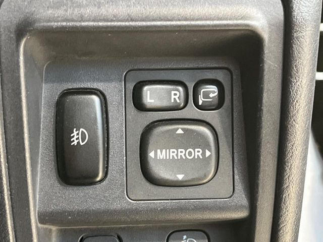 �y�d���i�[�~���[�z�T�C�h�~���[�͓d���i�[���ƂȂ��Ă���A�������ԏ�ł��L�Y�������X�N��}�����܂��B