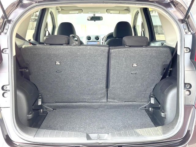 ���i�̂���������ʋ΁A���}���ɏ\���ȉ׎��X�y�[�X���m�ۂ��Ă���܂��B�Z�J���h�V�[�g��|���ƁA�傫�ȉו��̐ύڂ��\�ł���