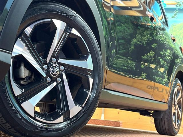 �y����17�C���`�A���~�z�C�[���z�O�ςɃ}�b�`���������A���~�z�C�[���𑕒����Ă���܂��B�e��ЊO�A���~�z�C�[����A�X�^�b�h���X�^�C�����戵�����Ă���܂��B���񂲑��k����������