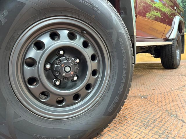 �yJAOS�A���~�z�C�[���z�O�ςɃ}�b�`�����A���~�z�C�[���𑕒����Ă���܂��B�e��A���~�z�C�[����A�X�^�b�h���X�^�C�����戵�����Ă���܂��B���񂲑��k����������