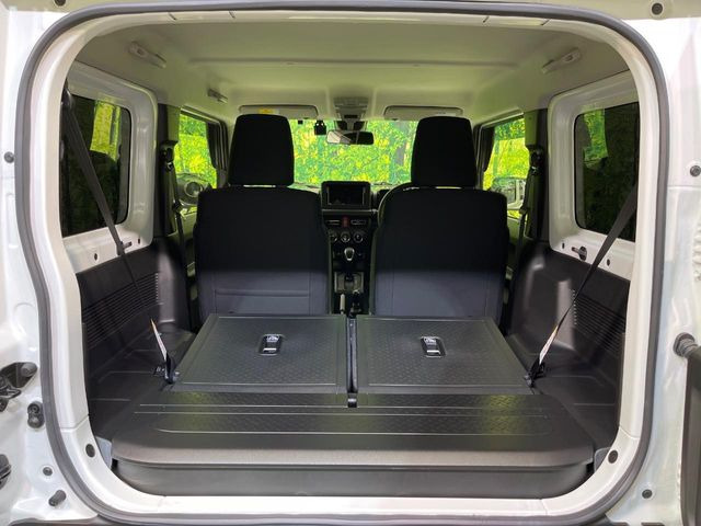 ���i�̂���������ʋ΁A���}���ɏ\���ȉ׎��X�y�[�X���m�ۂ��Ă���܂��B�Z�J���h�V�[�g��|���ƁA�傫�ȉו��̐ύڂ��\�ł���